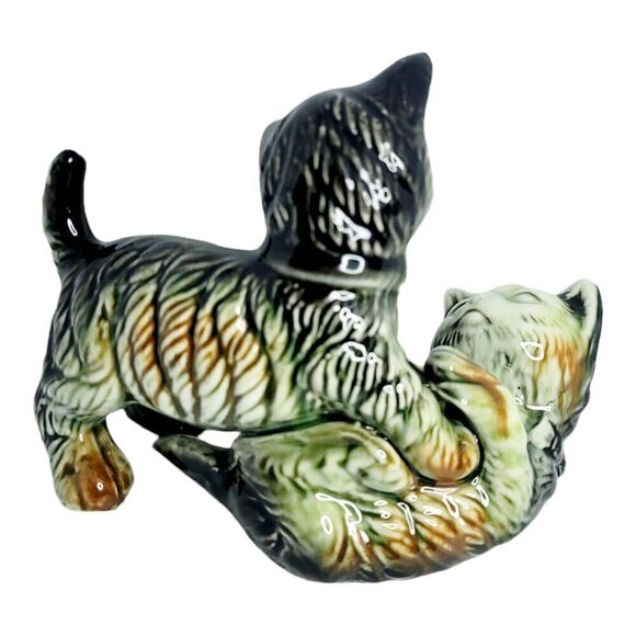 Vintage 1950s Playing Kittens Ceramic Figurine Japan Makers Mark 5"T - Picture 3 of 9